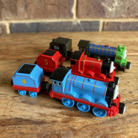 Thomas & Friends 2013 Round Magnet Lot Of 3 Gordon James HIRO - Picture 1 of 16